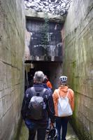 Besichtigung einer alten Wehranlage des deutschen Atlantikwall´s 