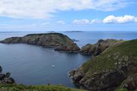 Blick vom Pilcher Monument zur Insel Brecqhou