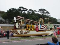   geschmückte Wagen zum Blütenfest