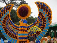   geschmückte Wagen zum Blütenfest