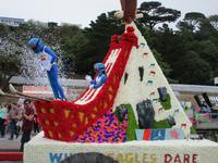   geschmückte Wagen zum Blütenfest