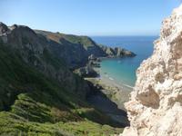 Blick vom Damm La Coupee auf der Insel Sark