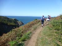 Wanderung an der Nordküste von Jersey zum Devils Hole