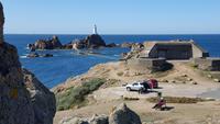 Corbiere Leuchtturm und deutscher Bunker an der Südküste Jerseys