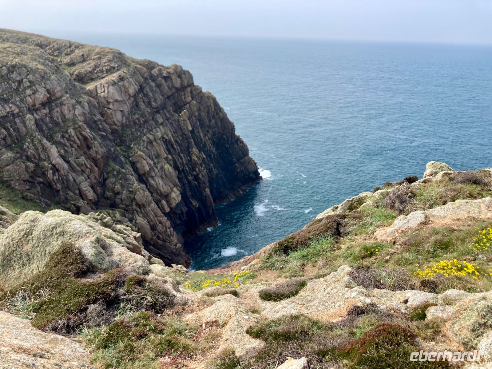 Klippen bei Ruine Grosnez Castle