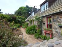 Wanderung entlang der Gärten und Häuschen von Sark