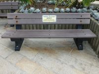 Einladung zu einer kleinen Plauderei vor dem Hotel