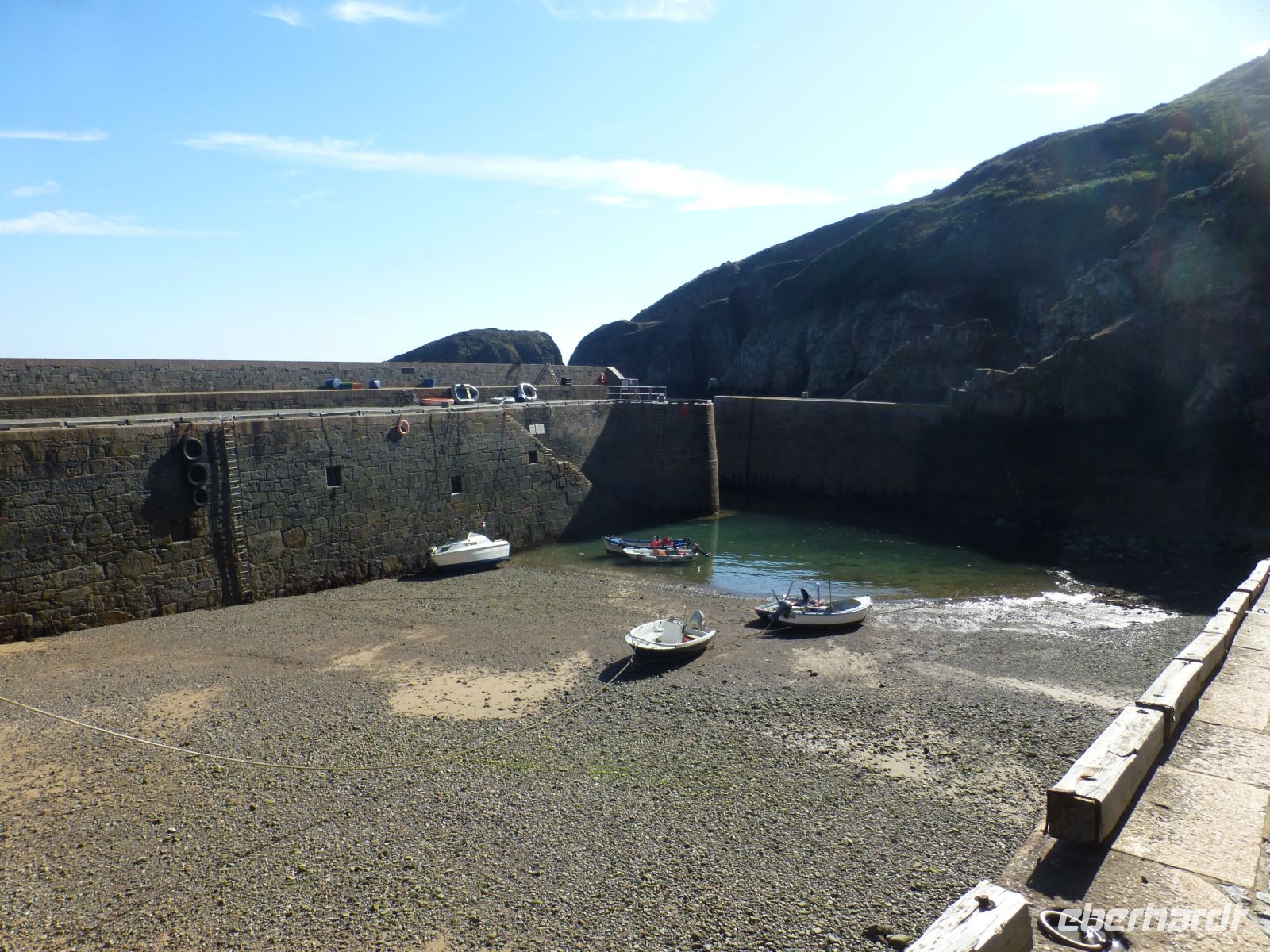 Ebbe im alten Hafen von Sark