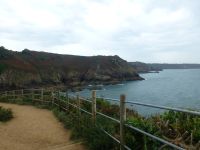 Weg und Ausblick auf die zerklüftete Nordküste sind lohnenswert