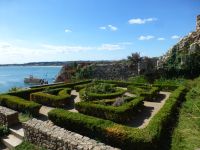 Im Garten wuchsen früher Heilkräuter, um z.B. Wunden zu verbinden. An schmackhafte Gewürze für den Kochtopf dachte man erst als zweites..