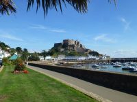 Die Promenade des Ortes schenkt einen anderen Blick auf das malerische Arrangement