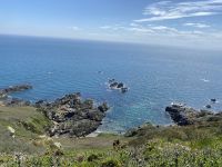 Aussicht vom Küstenpfad auf Guernsey