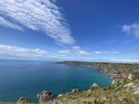 Aussicht vom Küstenpfad auf Guernsey