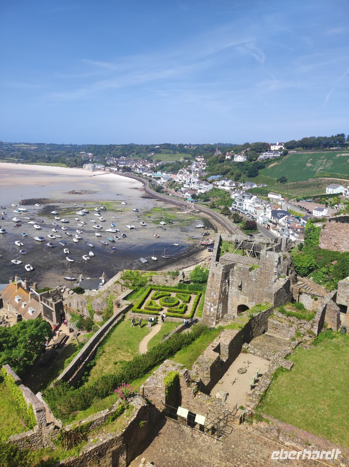 Ausblick auf Gorey vom Castle auf Jersey