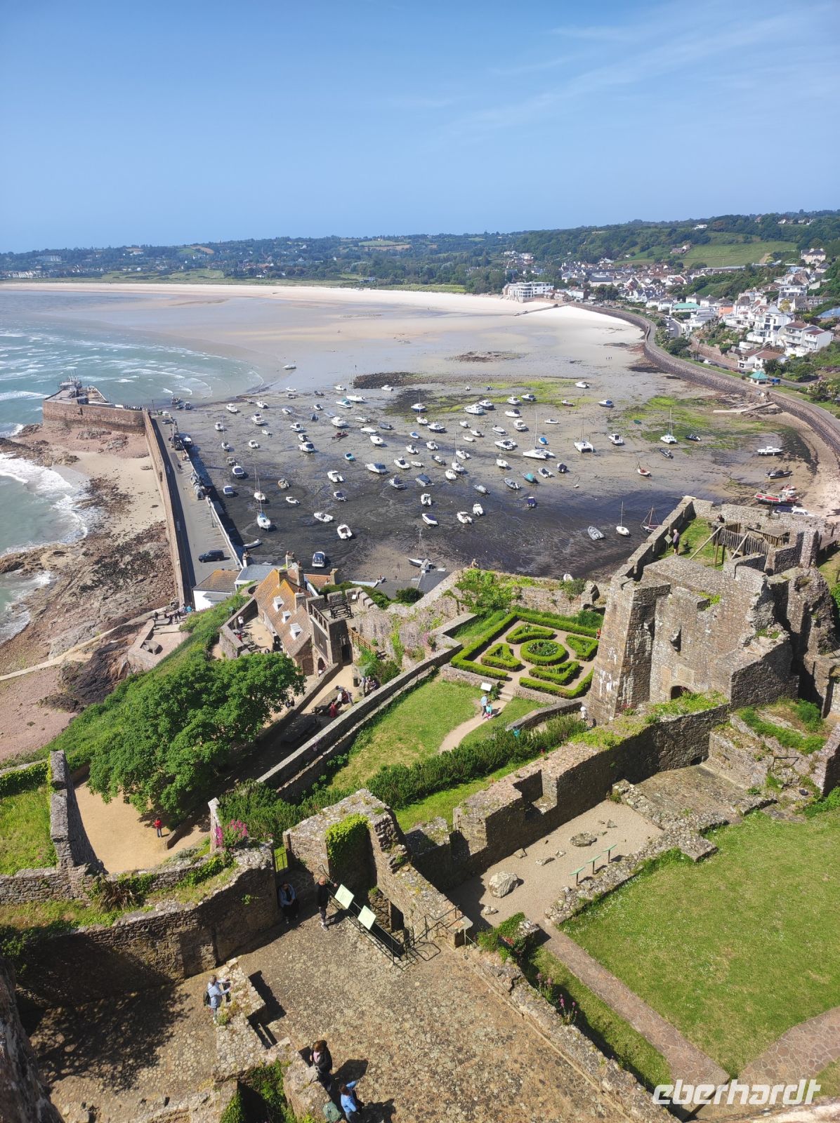 Ausblick auf Gorey vom Castle auf Jersey