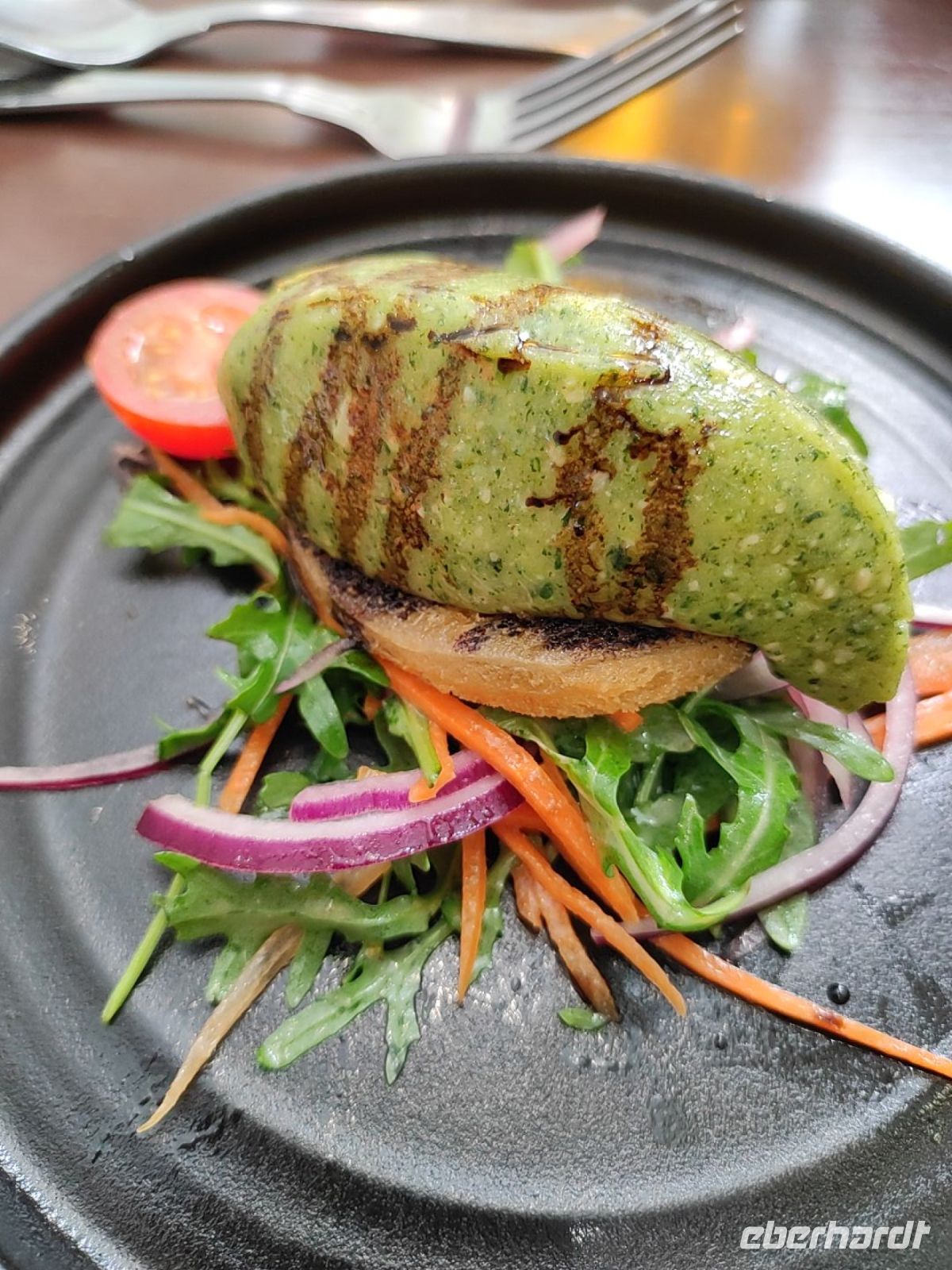 Vorspeise, Ziegenkäse mit Pesto und Rucolasalat