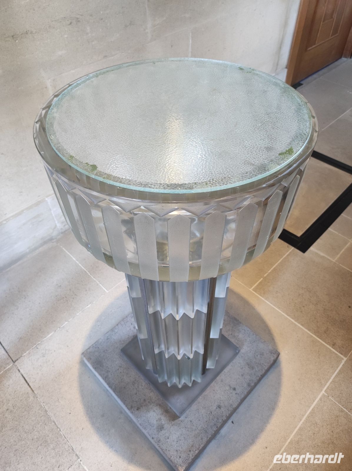 Taufbecken in der Glass Kirche 