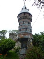 Ein öffentlich zugängliches Grundstück mit einem hübschen Taubenturm und…