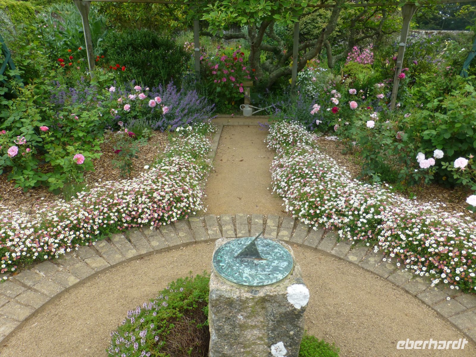 Die Sonnenuhr ist an dem diesigen Tag außer Dienst.