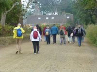 Unsere Reisegruppe trotzt dem Wetter mit fröhlichen Farben und der richtigen Bekleidung. 