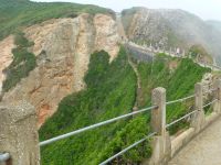 La Coupée, der 90 m lange Damm verbindet Sark mit Little Sark und zeigt sich heute mystisch.