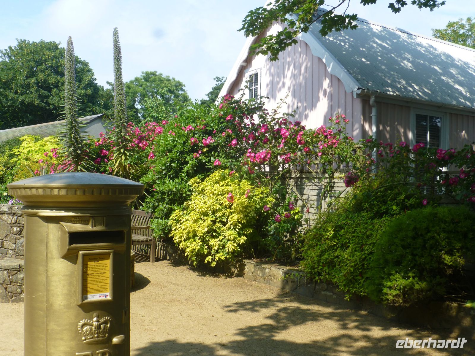 Auf dieser ein wenig elitären Insel ist der Briefkasten folglich gold gestrichen. 