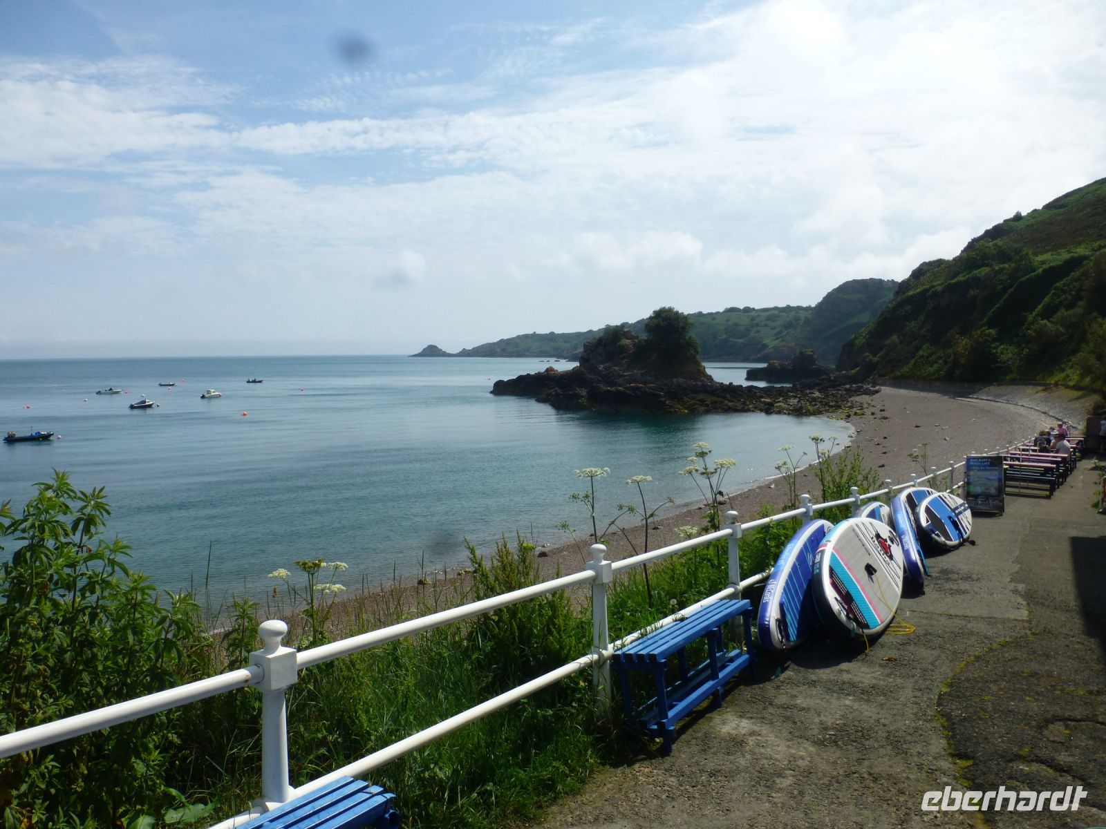 In der Bouley Bay findet uns die Sonne wieder. Strandleben at its best: schwimmen, surfen und den Ausblick sowie das Leben genießen.