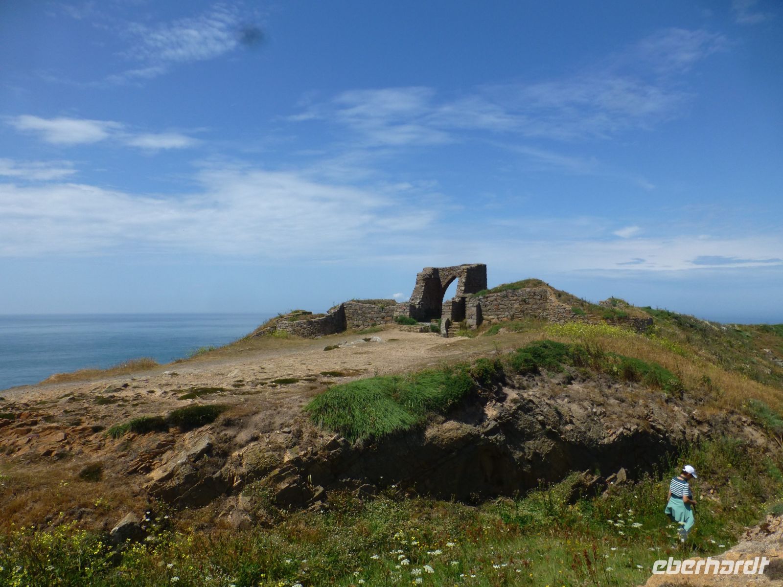 Von Grosnez Castle steht kaum noch etwas. Gut gesichert von drei Seiten, bot sie jedoch zu wenig Platz im Innern für die Verteidiger und hatte keine eigene Wasserversorgung. 