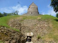 Das Ganggrab La Hougue Bie ist eines der größten und besterhaltenen Ganggräber in Europa und entstand zwischen 3100 und 2600 v. Chr.