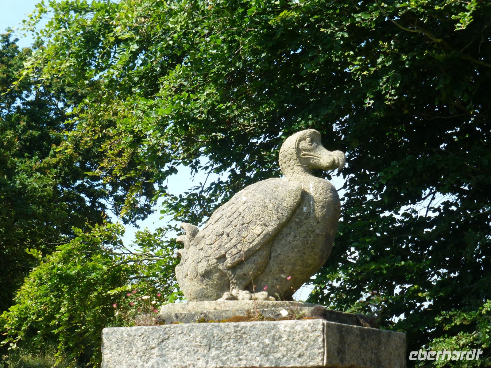 Der ausgestorbene Vogel Dodo ist das Symbol des Zoos.