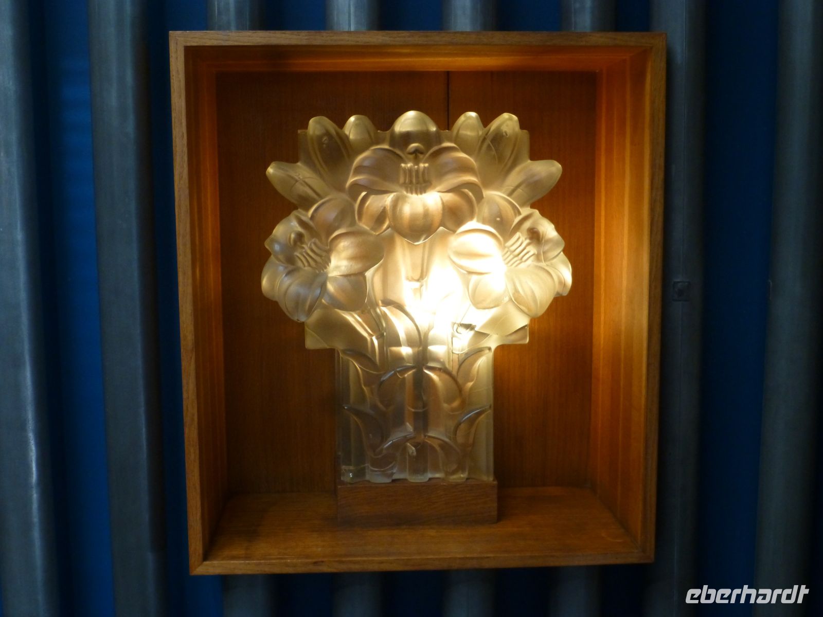 Diese Lampe könnte auch ein Wohnzimmer schmücken.