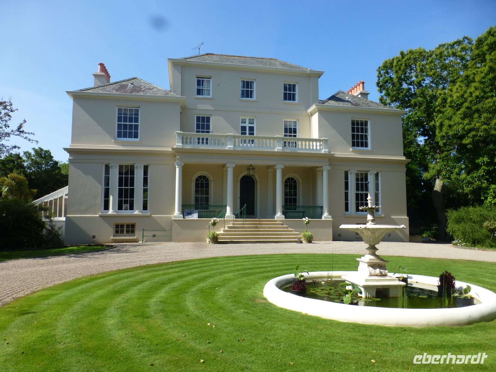 Wie das Haus, so ist auch der dahinterliegende Garten der Familie Miles ein Schmuckstück. 