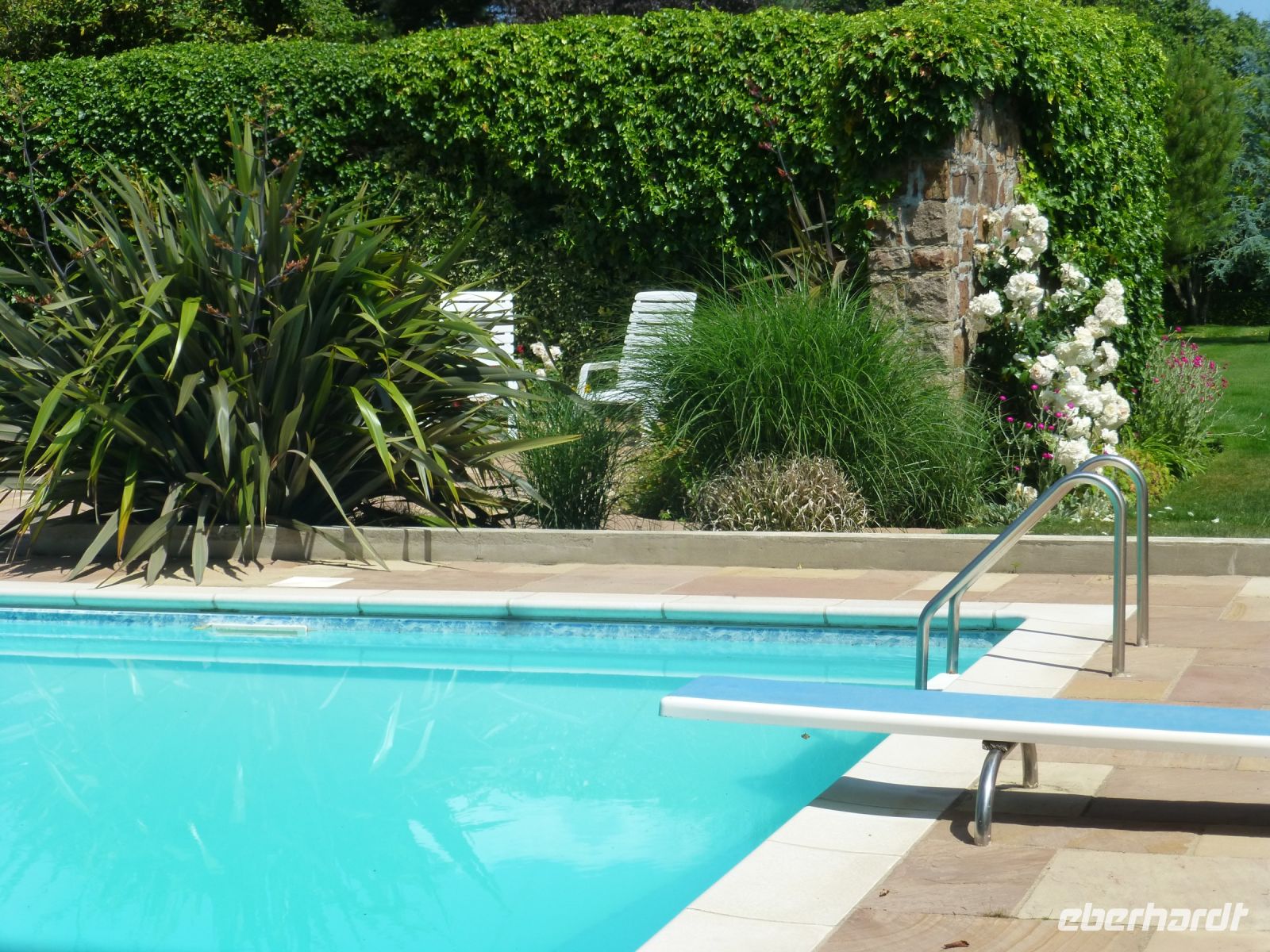 Wer ein so großes Anwesen hat, ist meist auf Achse und hat wenig vom schönen Besitz.