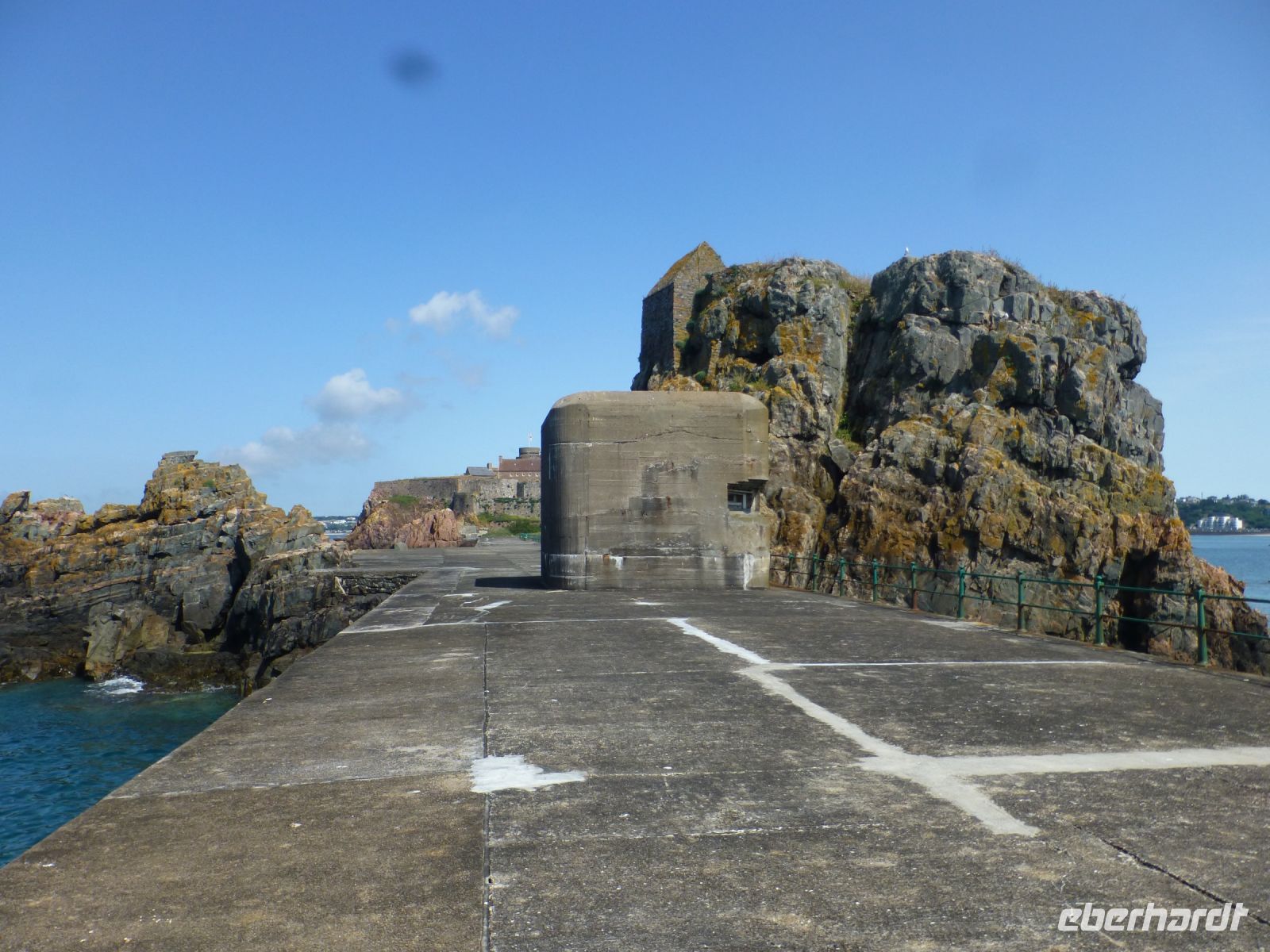 Ein merkwürdiger Kontrast zu dem Bunker darunter. 