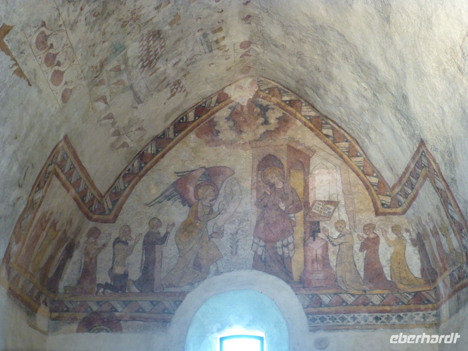Eine Besonderheit in der Fishermen’s Chapel St. Brelade: Fresken aus dem 14. und 15 Jh. Die Verkündigung und …