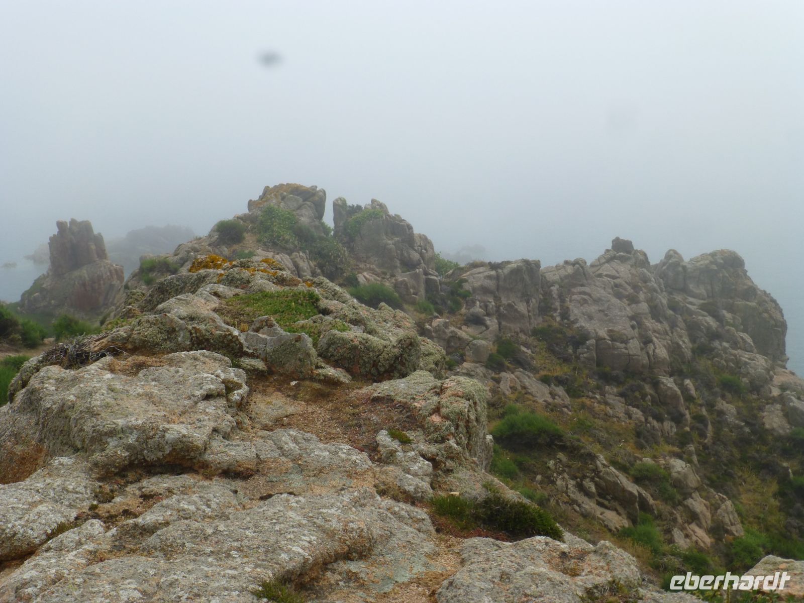 War es vormittags noch sonnig, zieht nun für zwei Stunden Nebel auf.