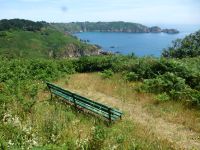 Ein kurzer Spazierweg über die Saints Bay mit Bänken an den richtigen Ausblicken.