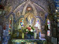 Der Hauptraum der Kirche ...