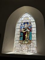 Kirchenfenster der St Peters Church auf Sark