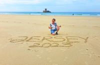 Eberhardt-Reisebegleiterin Kristin an der St. Ouens Bay