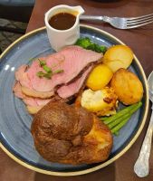 Abendessen im Hotel Ommaroo - Roastbeef mit Yorkshire Pudding