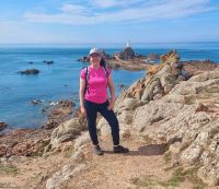 Eberhardt-Reisebegleiterin Kristin am Corbiere-Leuchtturm