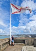 Die Flagge von Jersey auf der Oberburg von Elizabeth Castle