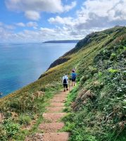Küstenwanderung von Plemont zum Devils Hole - auch einige Treppen sind zu gehen