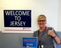 Ankunft mit der Gruppe auf dem Flughafen von Jersey