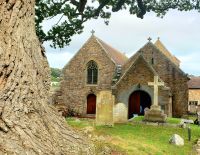 Die kleine hübsche Kirche St. Brelade.