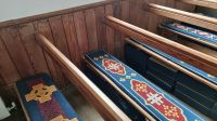 032 Sitzkissen in der St Peter Church auf Sark