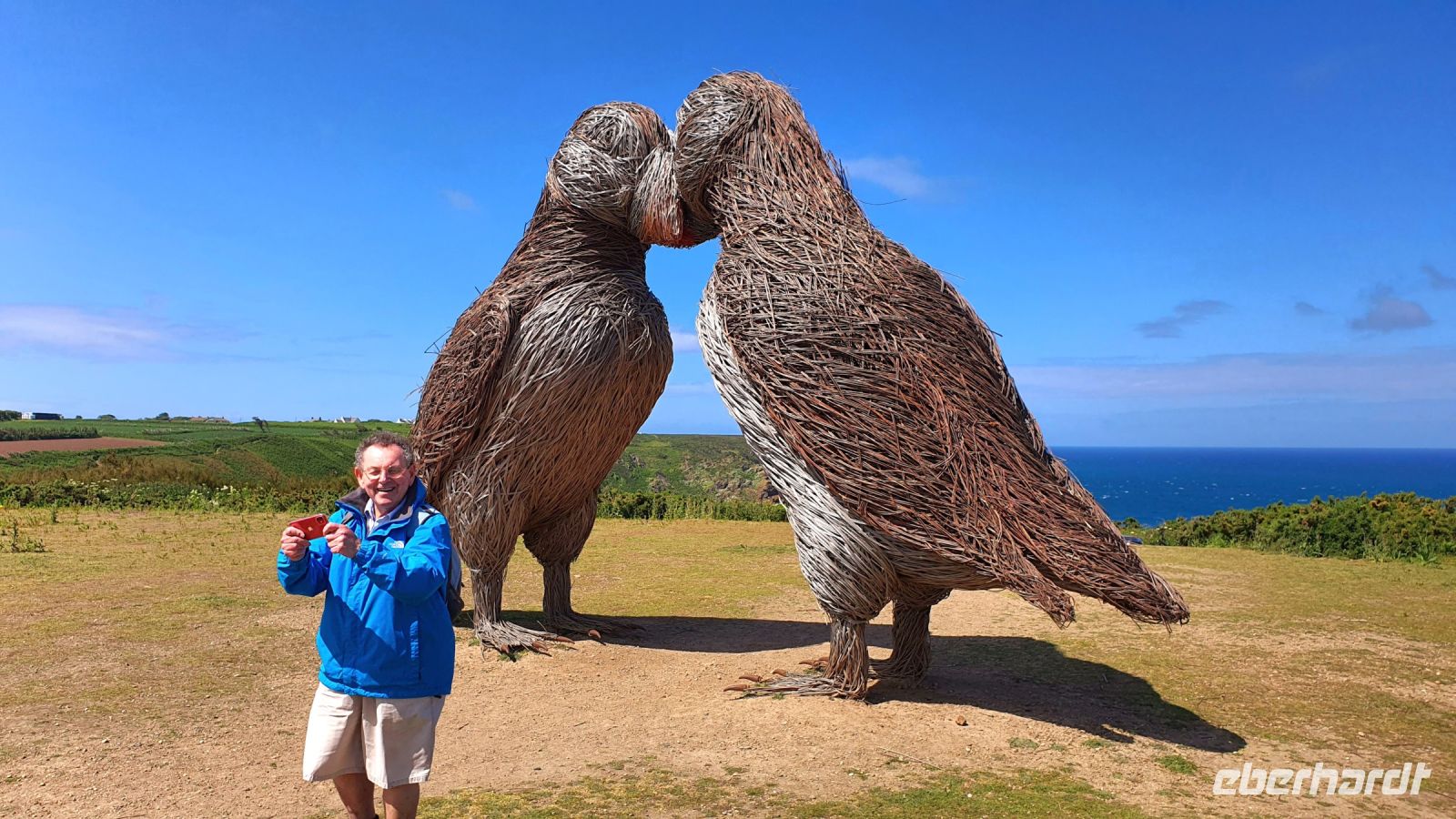 076 Papageientaucher und Wanderführer Remi bei Plemont Bay