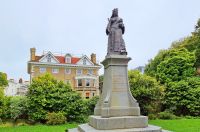 133 Queen Victoria Denkmal im Candie Garden auf Guernsey