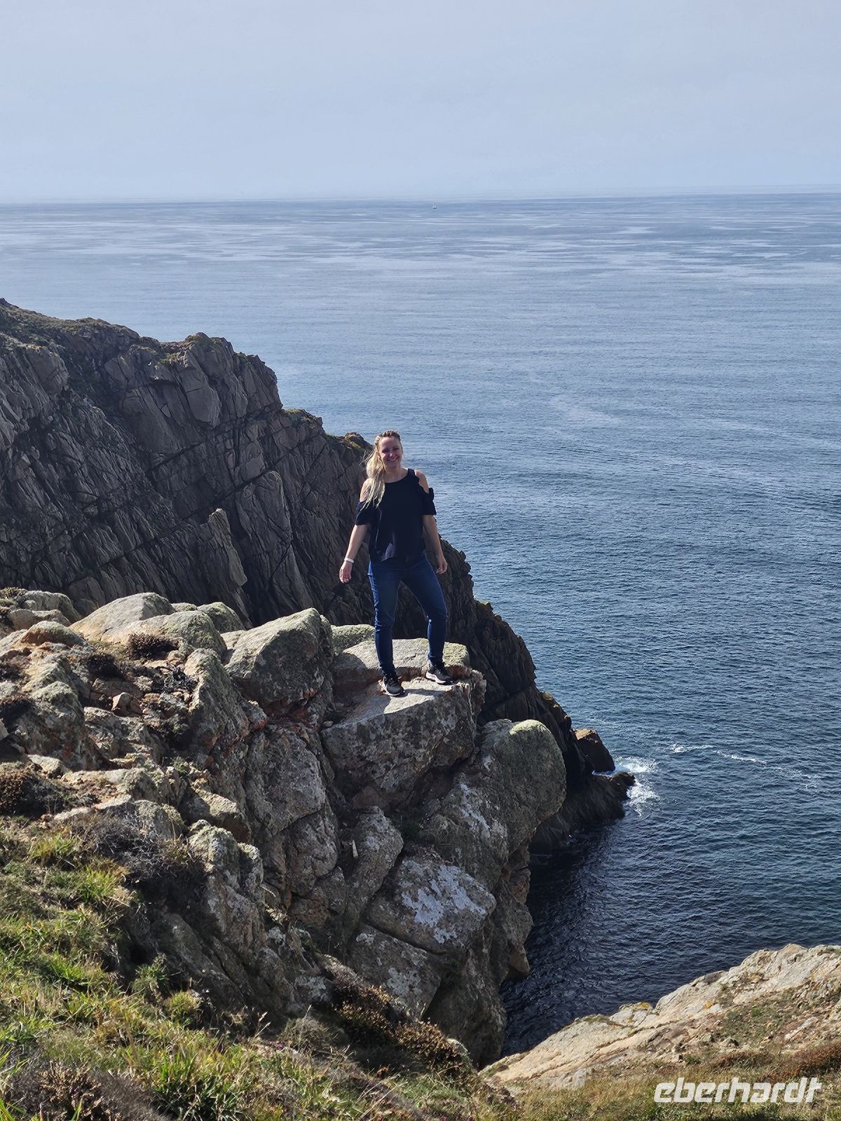 Herrliche Steilküste und glückliche Reisebegleitung